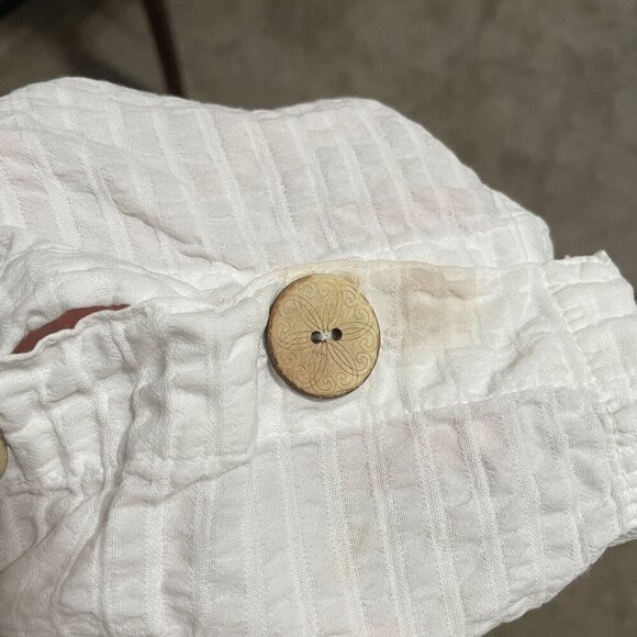 Focus Size S White Linen Shirt with Natural Wood Buttons | LagenLook Boho - Picture 11 of 11